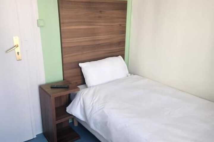 Room 8 of 20