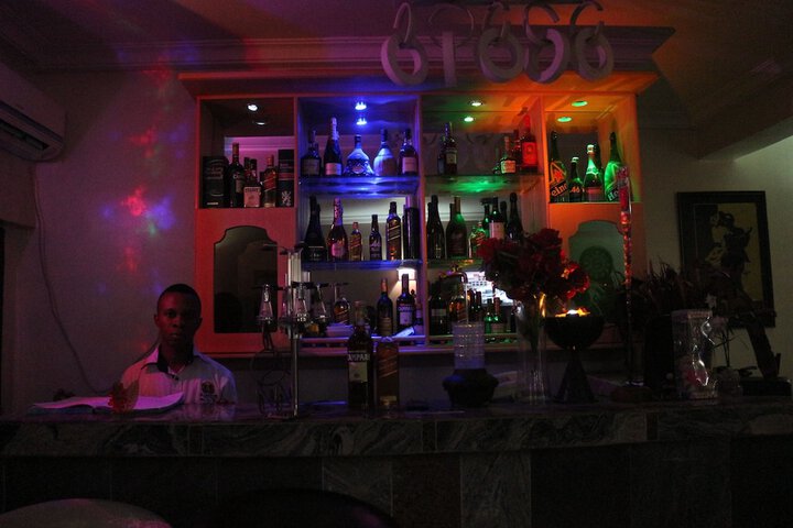 Lounge 26 of 28