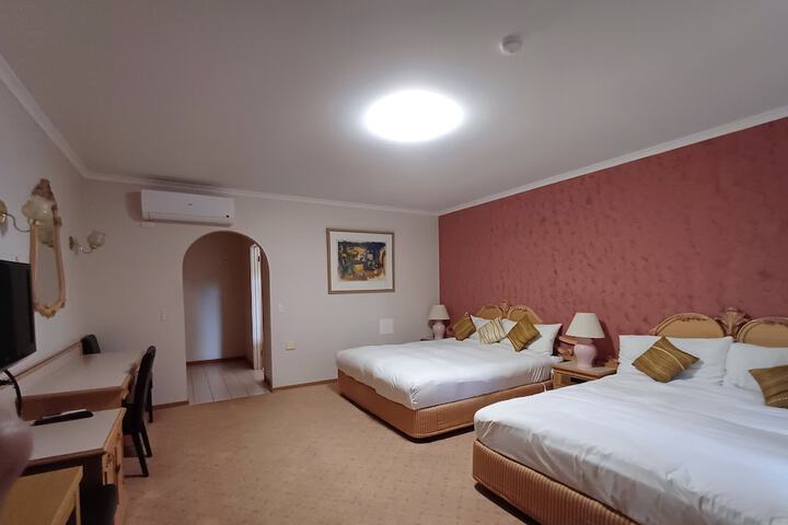Room 3 of 47