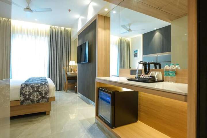 Room 5 of 10