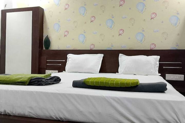 Room 5 of 11