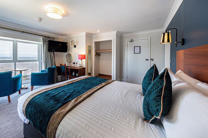 Room 52 of 193