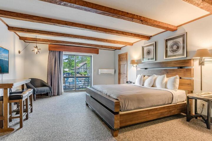 Standard | King Bed (11 of 12)