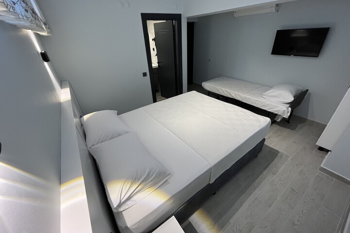Room 10 of 46