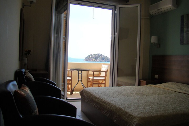 Room 2 of 11