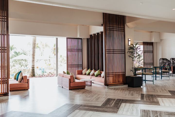 Entrance & Lobby