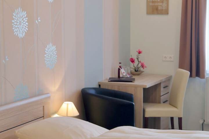 Room 8 of 40