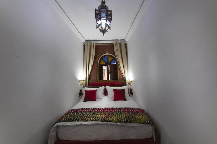 Room 2 of 37