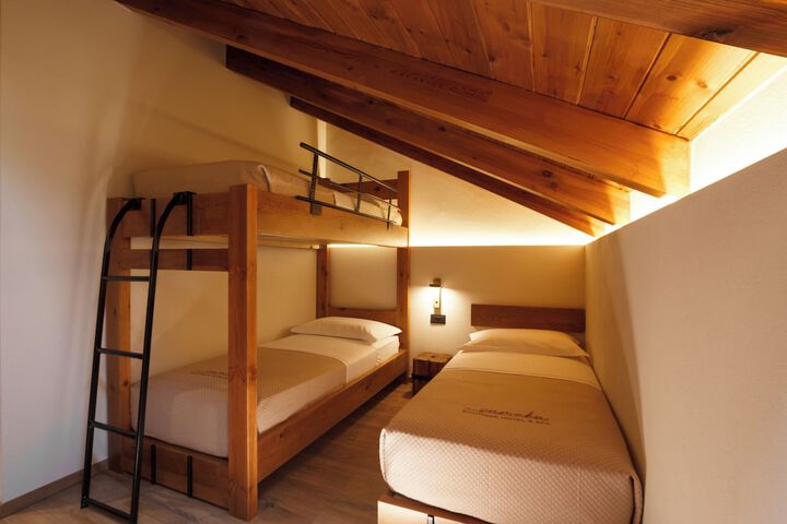 Room 4 of 124