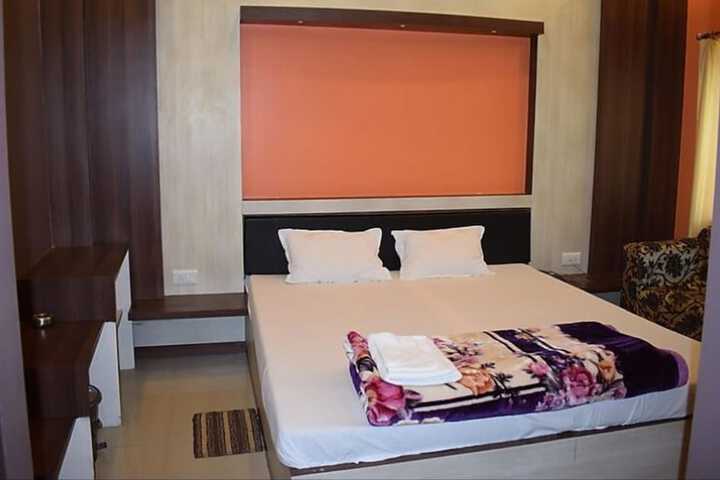 Room 7 of 16