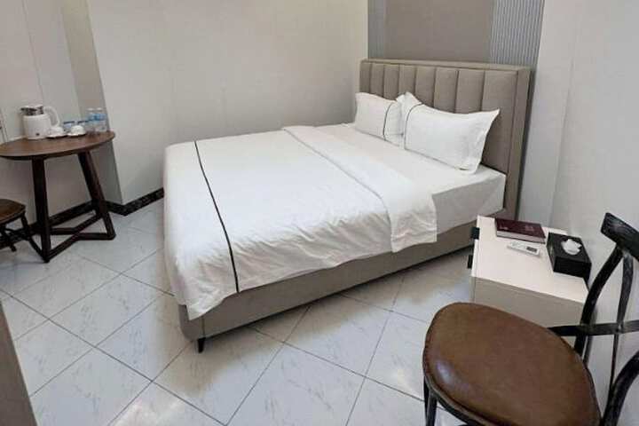Room 25 of 43