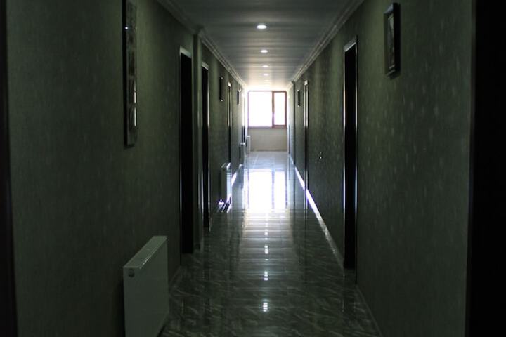 Ballroom/Hall 28 of 33