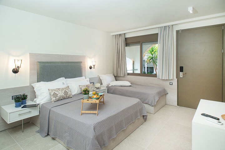 Room 9 of 204