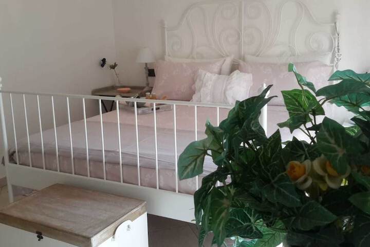 Room 6 of 18