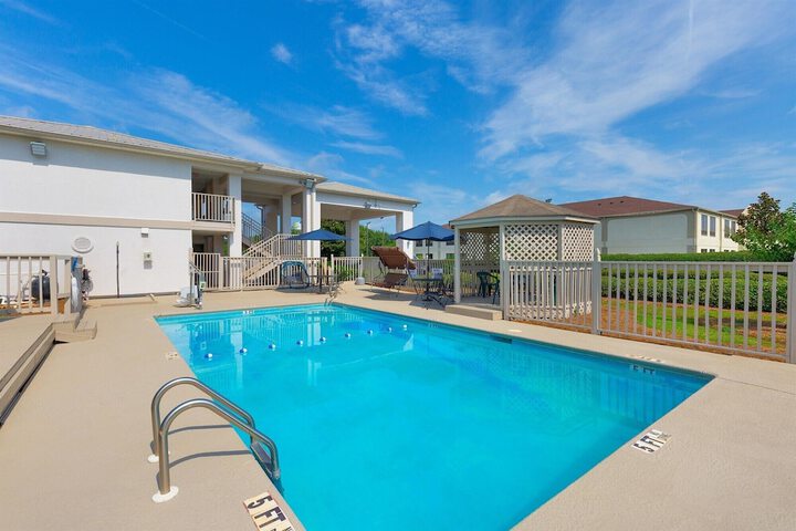 Hotel Pool