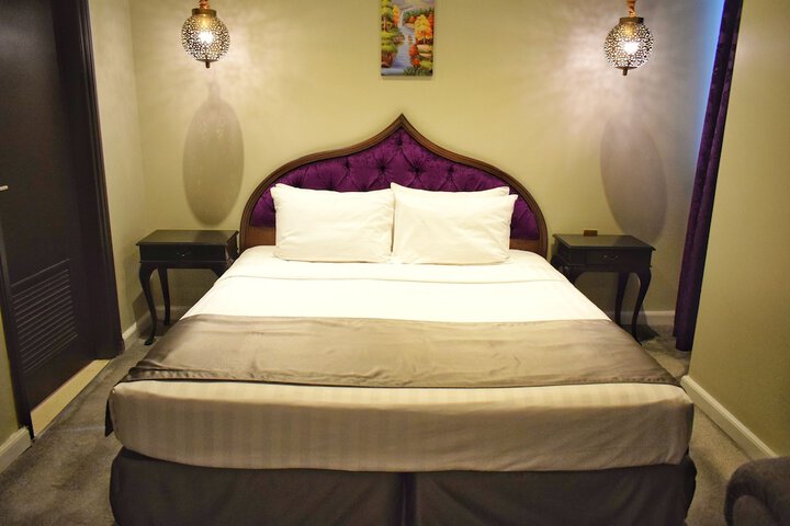 Room 21 of 120