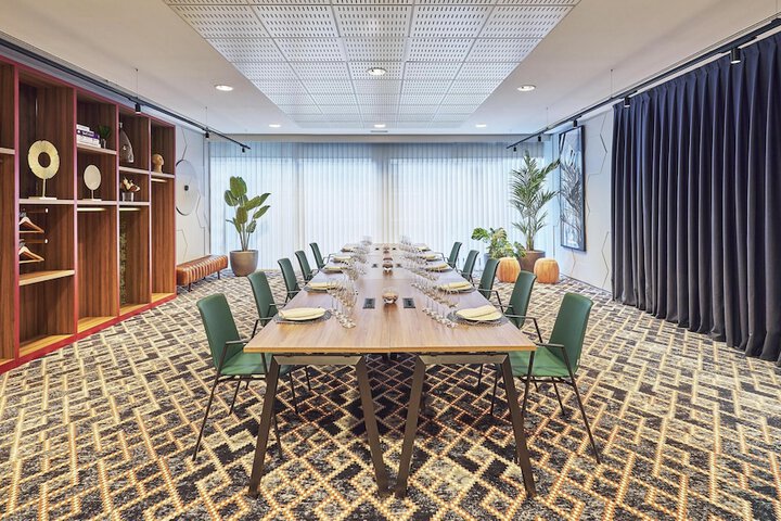 Room 30 of 82