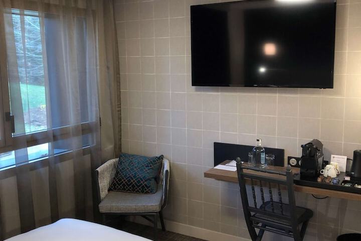 Room 27 of 117