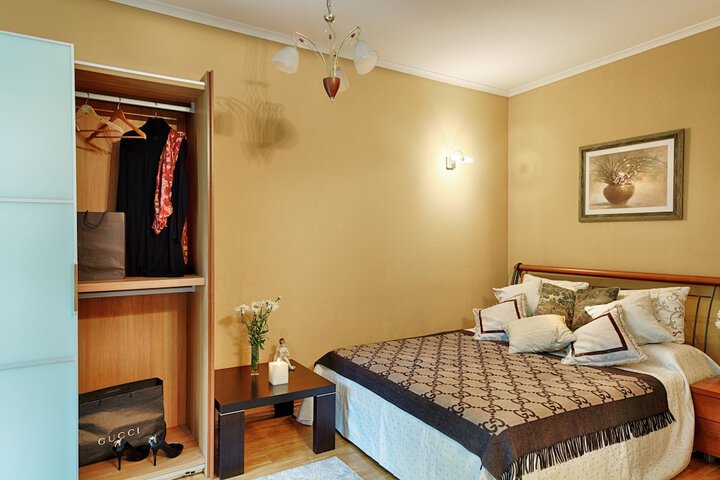 Room 4 of 33