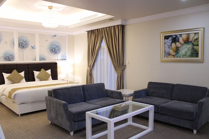 Room 53 of 104