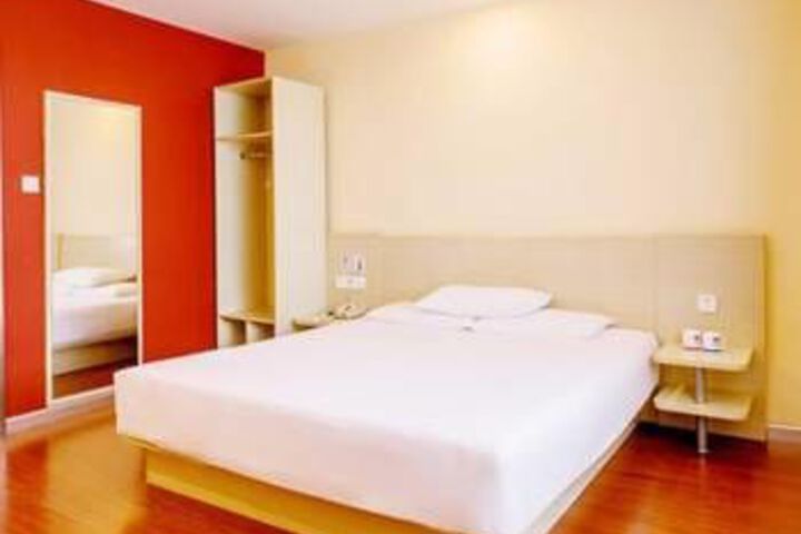 Room 7 of 11