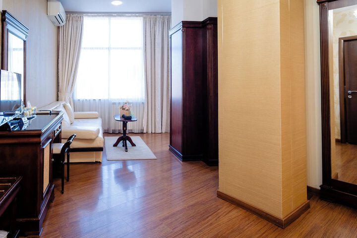 Room 80 of 169