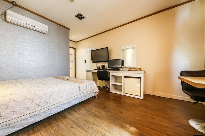 Room 12 of 47