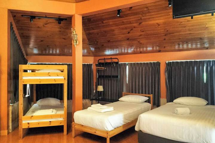 Room 13 of 156