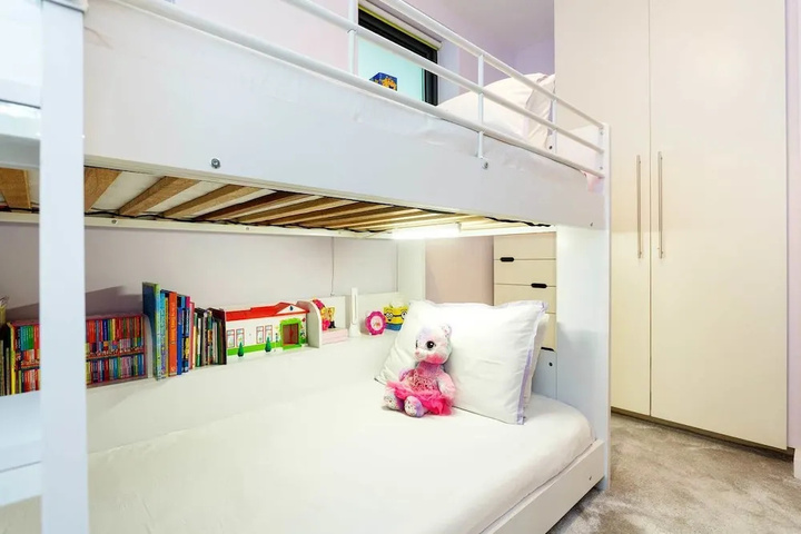 Room 5 of 13