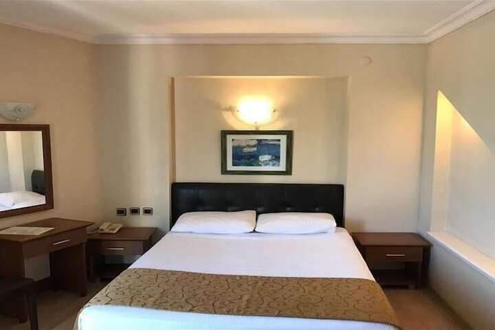 Room 16 of 48