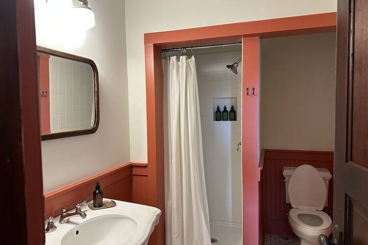 Room 27 of 49