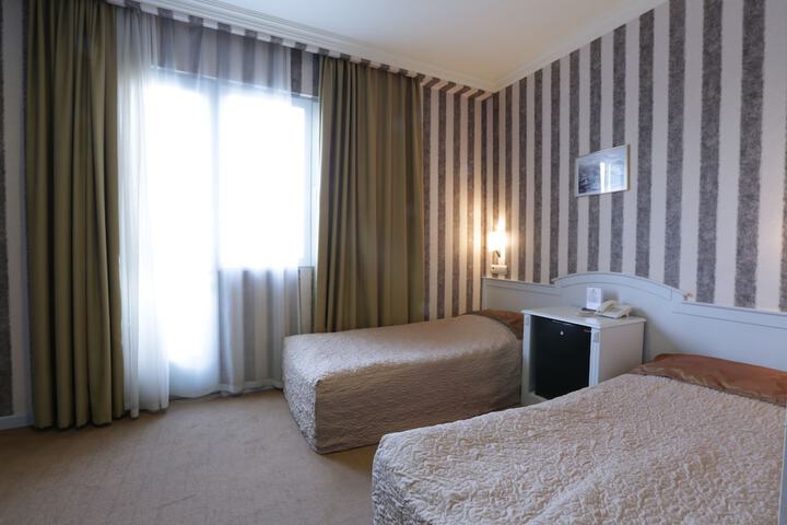 Room 41 of 90