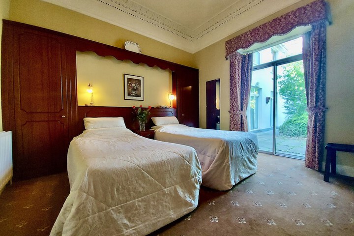 Room 10 of 44