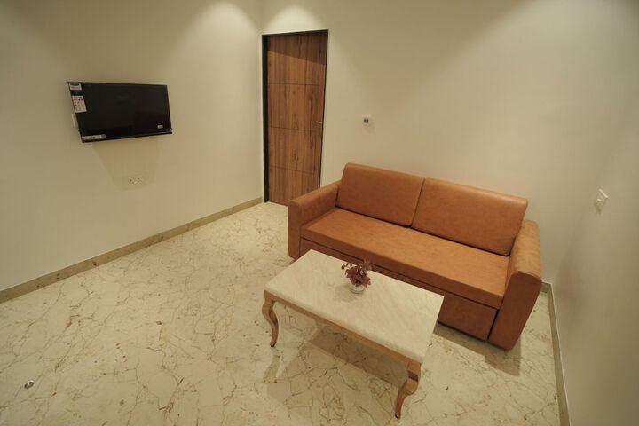 Room 19 of 102