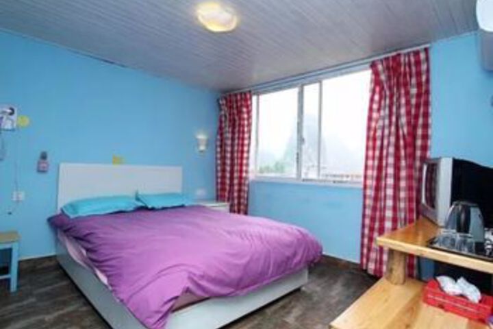 Room 14 of 33