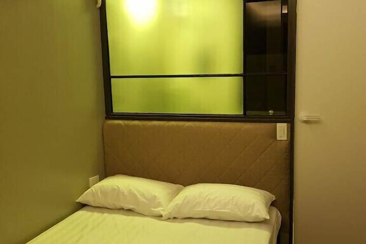 Room 10 of 40