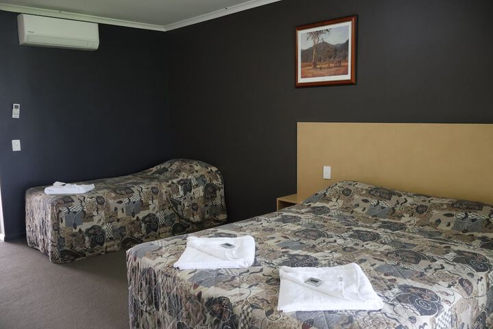 Room 5 of 18