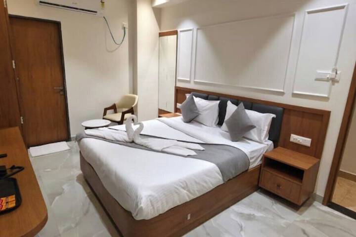 Room 5 of 19