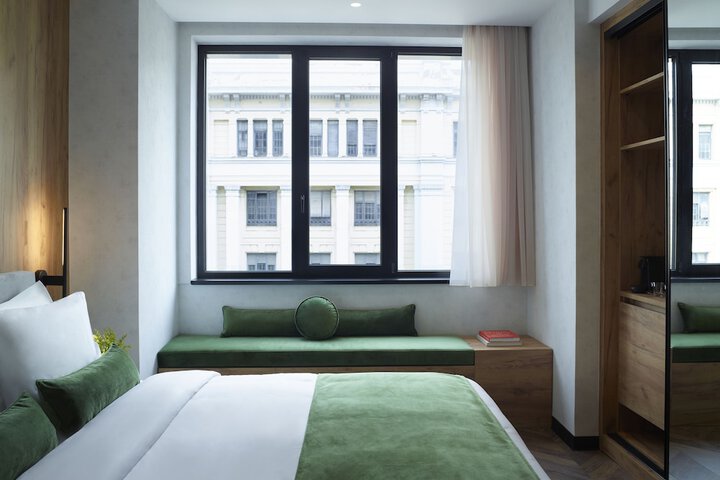 Room 8 of 92