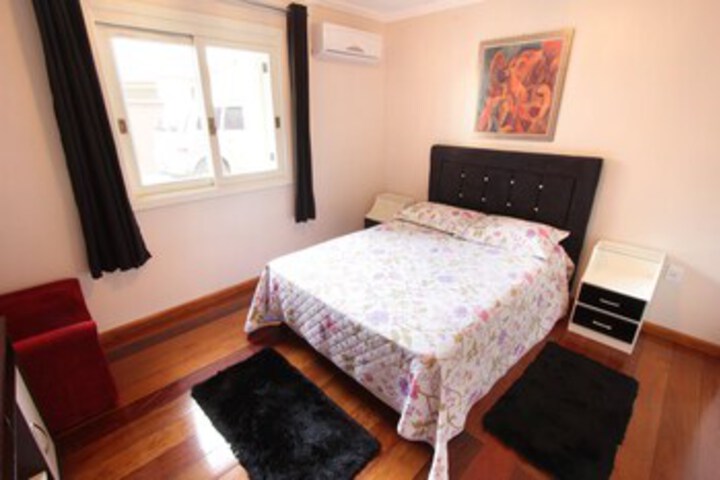 Room 10 of 14