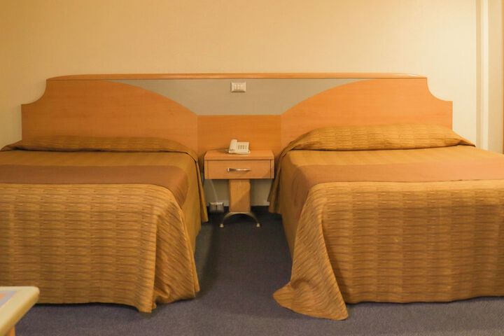 Room 28 of 39