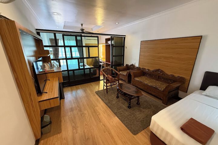 Room 11 of 30
