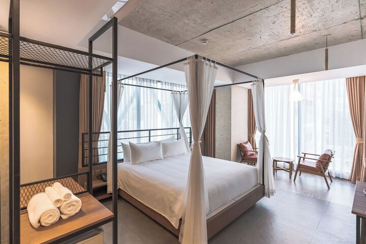 Room 42 of 51