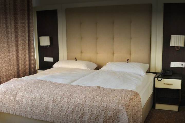 Room 13 of 70