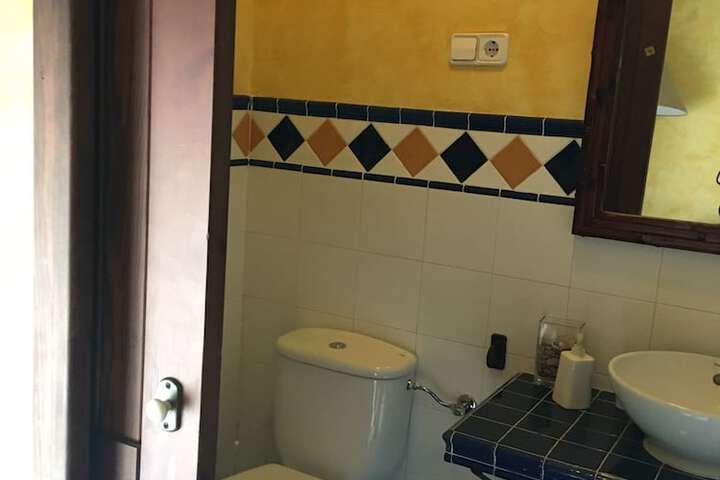 Room 7 of 12