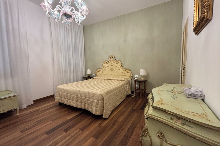 Room 42 of 77