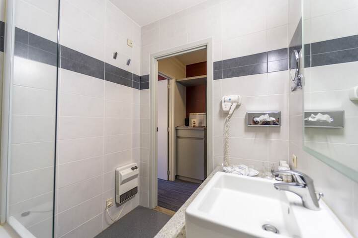 Room 21 of 61