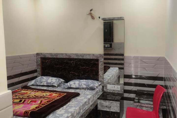 Room 7 of 18