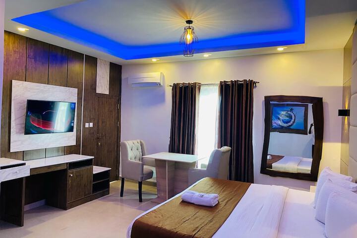 Room 8 of 28