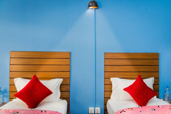 Room 13 of 42